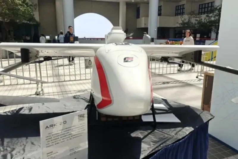 hk-dron-855x570_do