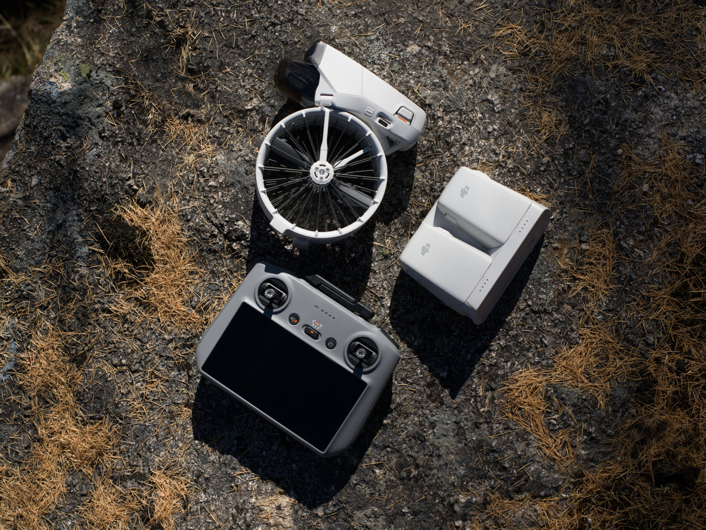 DRON DJI FLIP Fly More Combo, RC2  ze shora DRONPRO